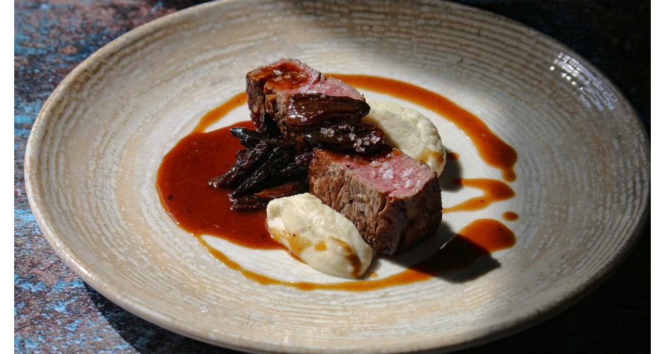 Filetto di Wagyu A5 con sedano rapa e spugnole